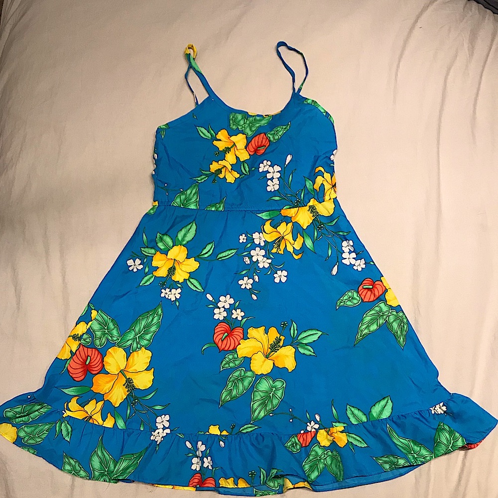 Cute & girly Hawaiian dress (Size S) NEW! Never used.